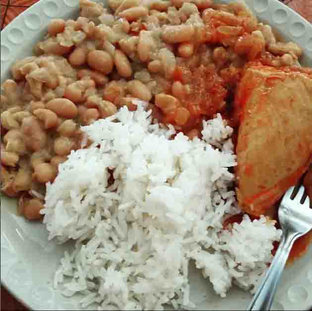 ¿Cómo preparar pollo a la olla peruano? 2 Frejol canario con pollo a la olla